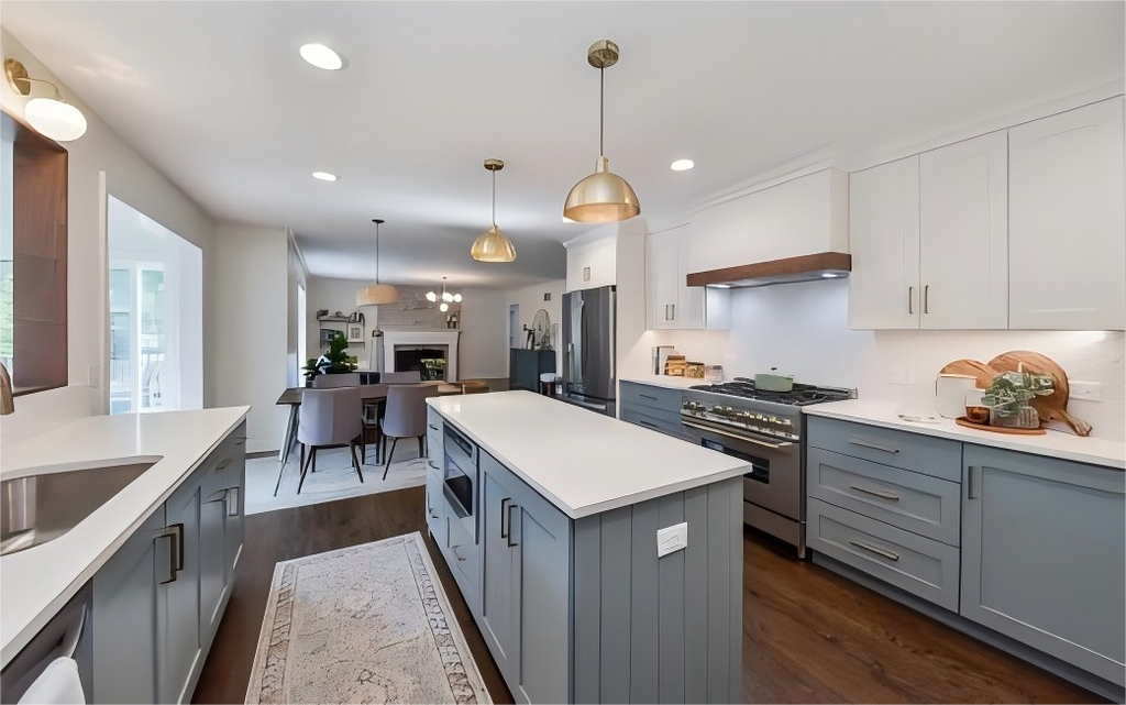Denco24 Elegant Blue-Grey & White Shaker Cabinets – Brass Accents for a Timeless Modern Kitchen