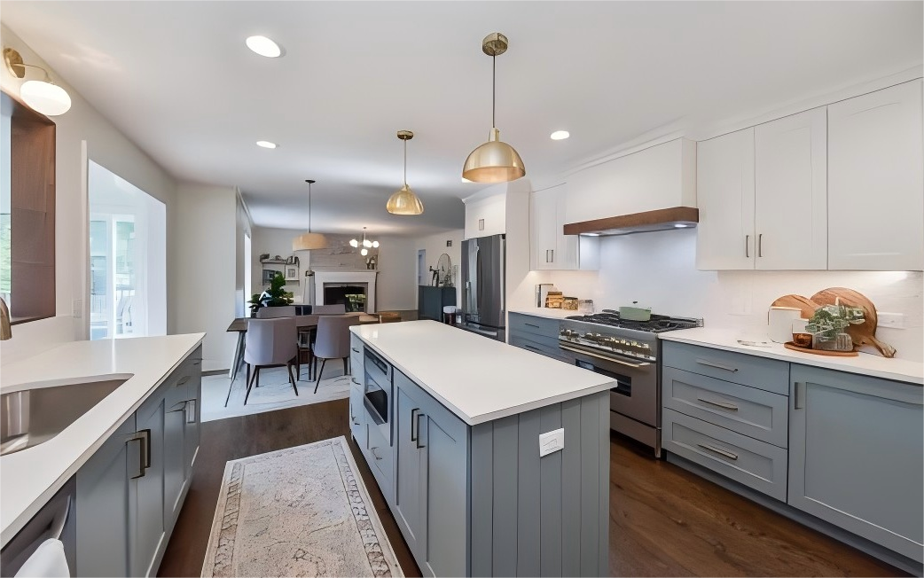 Denco24 Elegant Blue-Grey & White Shaker Cabinets – Brass Accents for a Timeless Modern Kitchen