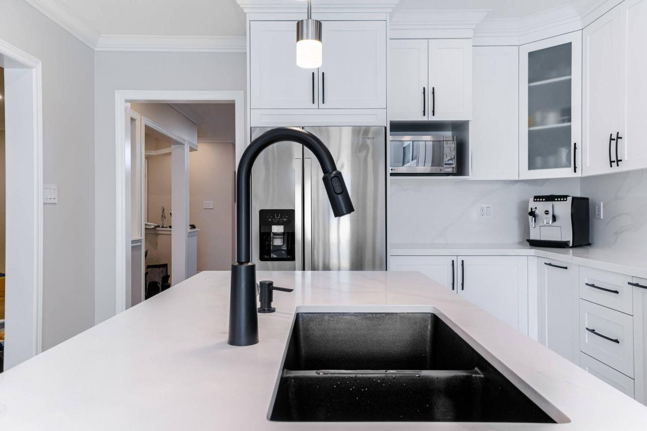 Carlia200901 White Shaker Cabinets – Timeless Minimalist Style